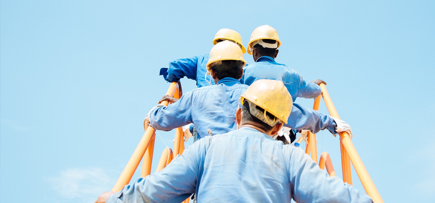 はげみの作業服で<br>仕事にはげむ